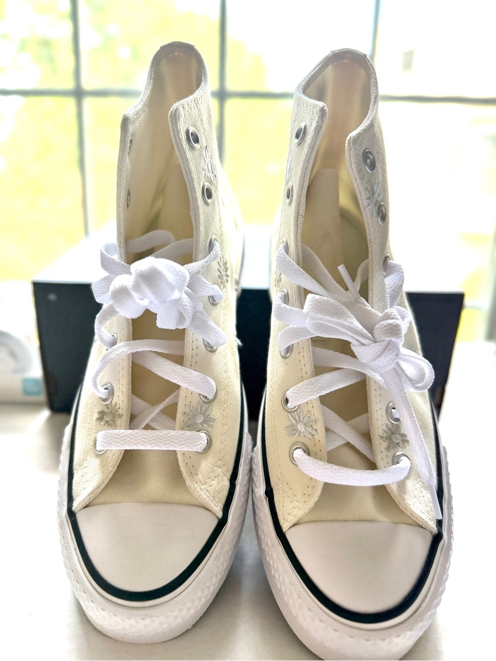 Converse High Top Sneakers in Cream and White with Floral Embroidery NWOB Size 6 - Picture 6 of 14